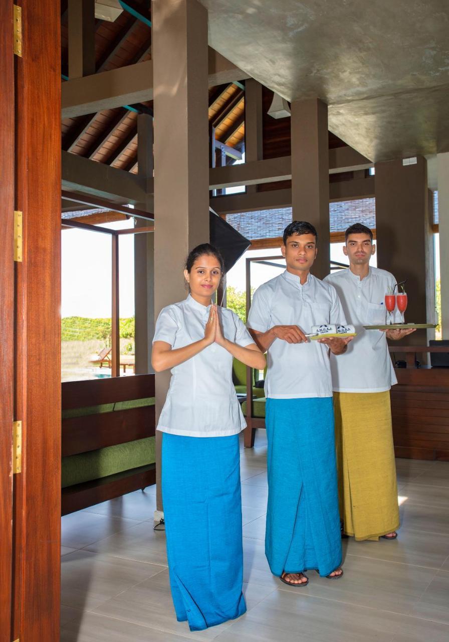 Amora Lagoon Hotel Katunayaka Bagian luar foto