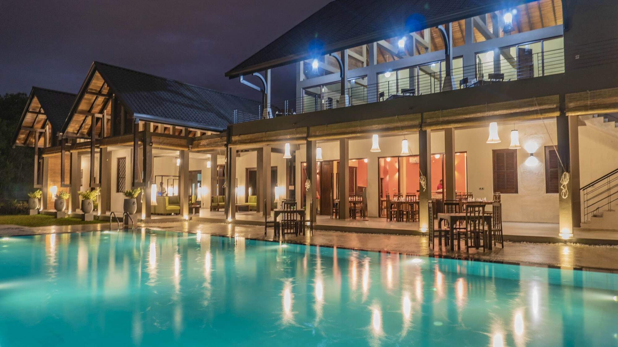 Amora Lagoon Hotel Katunayaka Bagian luar foto