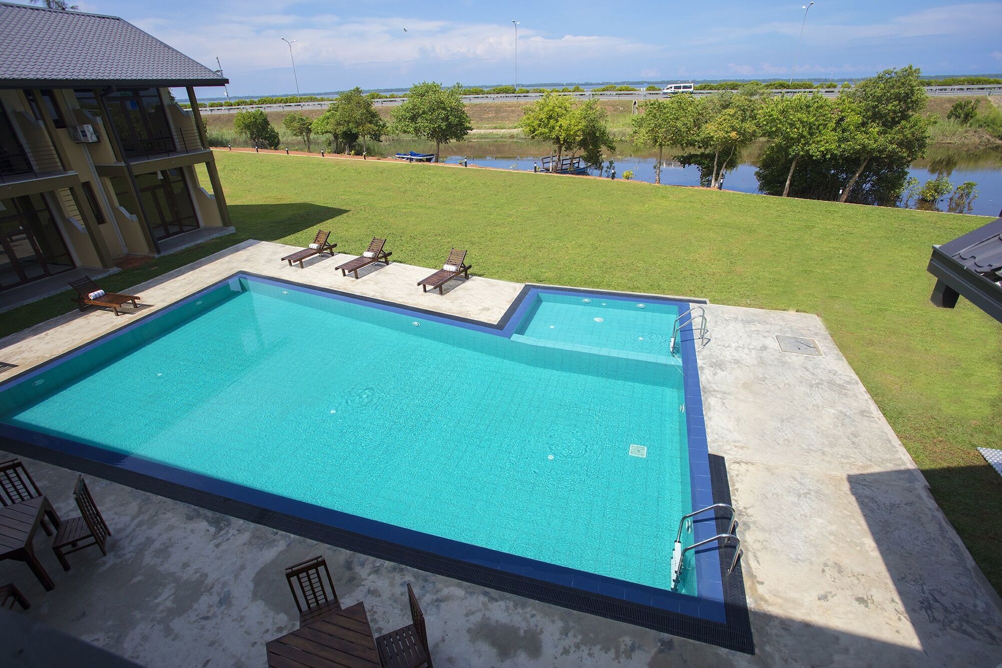 Amora Lagoon Hotel Katunayaka Bagian luar foto
